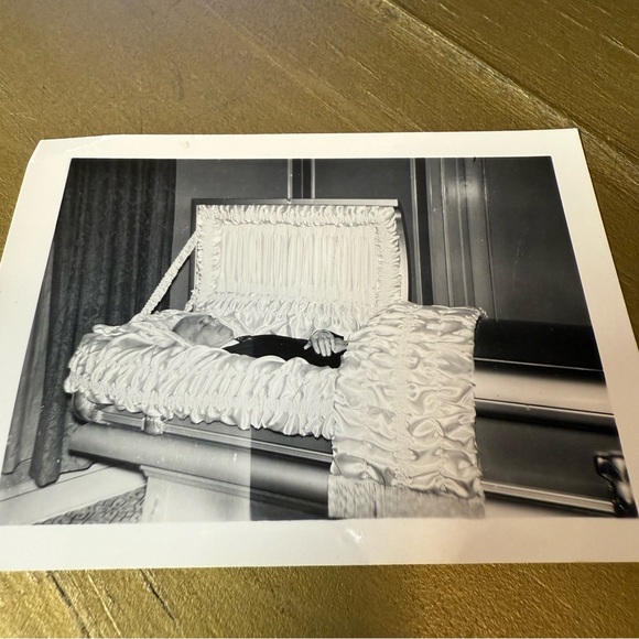 Vintage Post Mortem Photograph Photo Picture Coffin Funeral - Picture 3 of 5